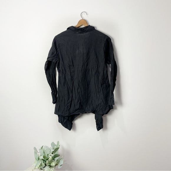 [Tulip] Women's Black Minimalist Cotton Pearl Button Down Shark Bite Hem Top - Picture 7 of 8